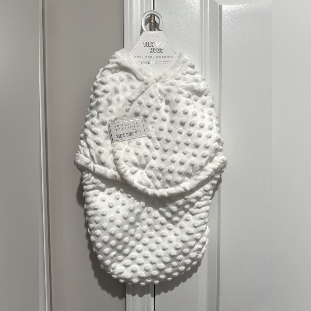 NWT 0-3 M Tiny Hugs Cozy Baby Swaddle